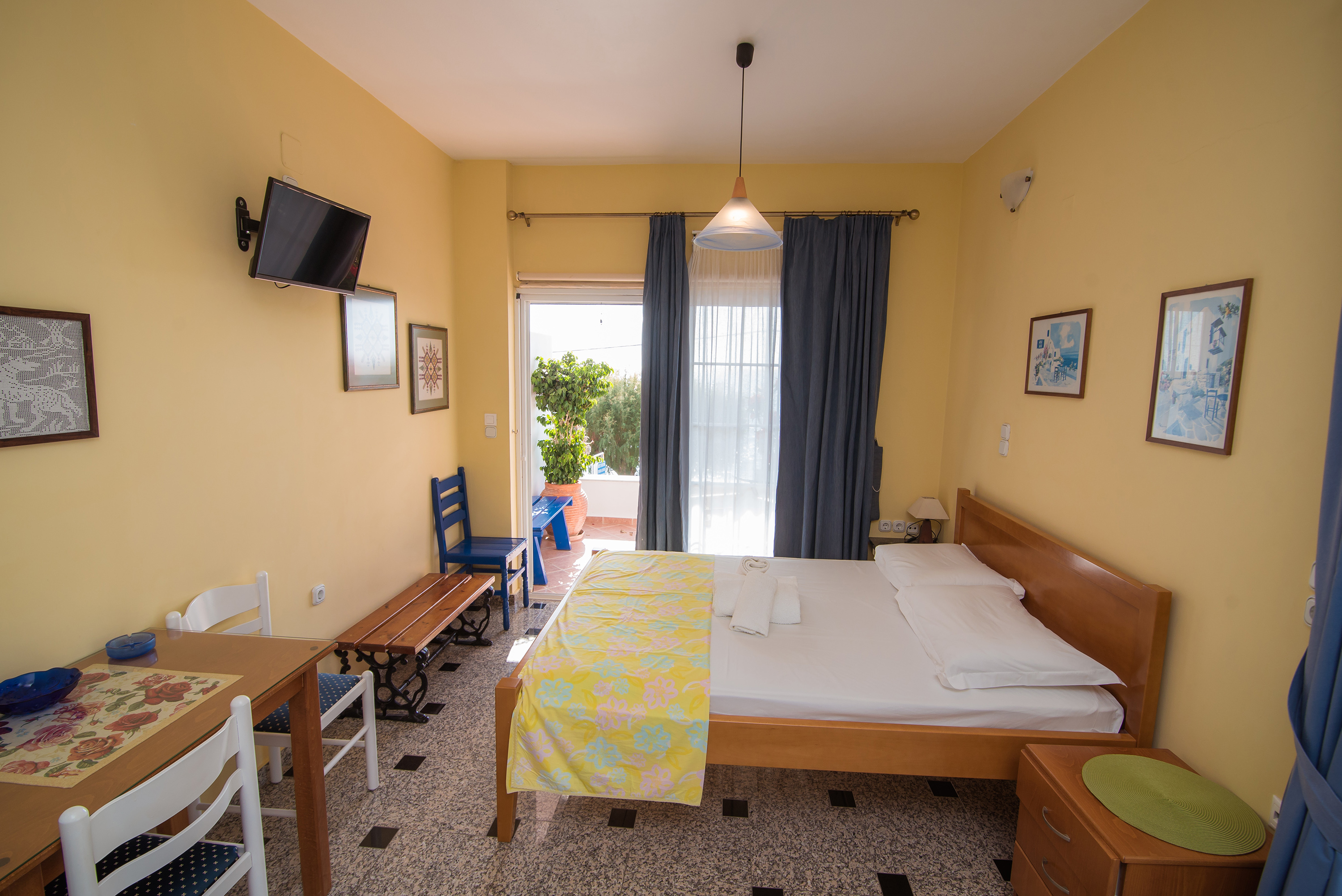 Rooms exterior/interior